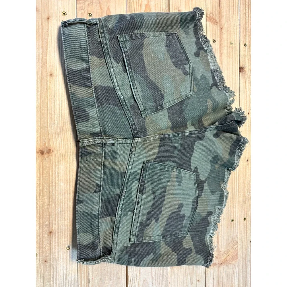 We The Free Free People Camo Distressed Denim Shorts Green Size 29‎
